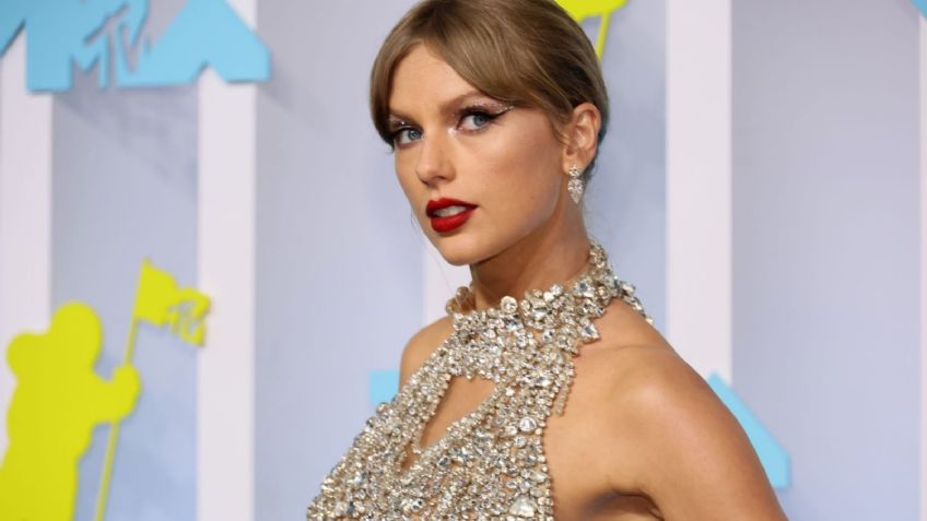 Taylor Swfit derrocha glamour en los MTV VMAs 2022 con un vestido de cristales