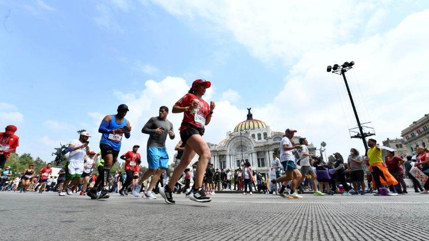 Maratón CDMX 2024: cae competidor en silla de ruedas tras impactar con coladera; otro se desmaya en el Metro