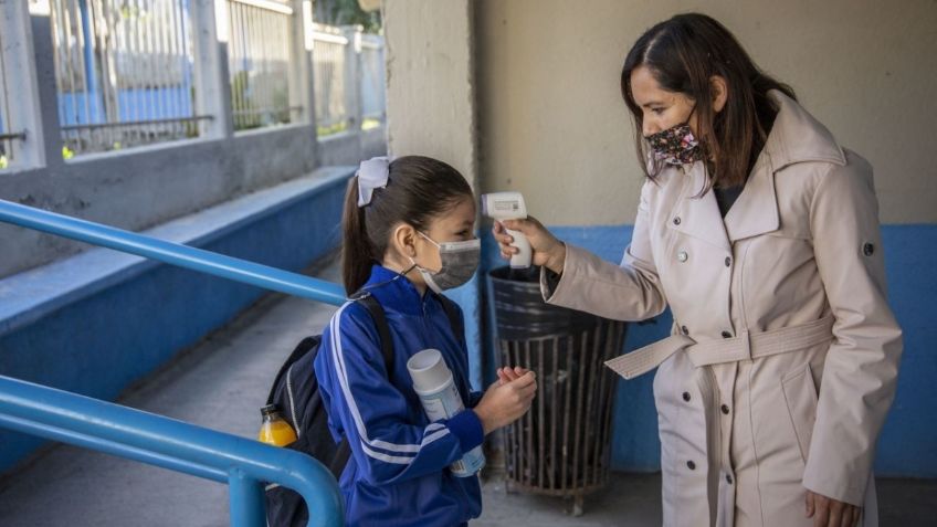 AMLO da banderazo de inicio al ciclo escolar a 26 millones de niños y docentes