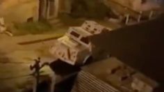 Como en "Mi pobre angelito": Delincuentes tiran aceite en la calle para derrotar a vehículo blindado de la Policía | VIDEO