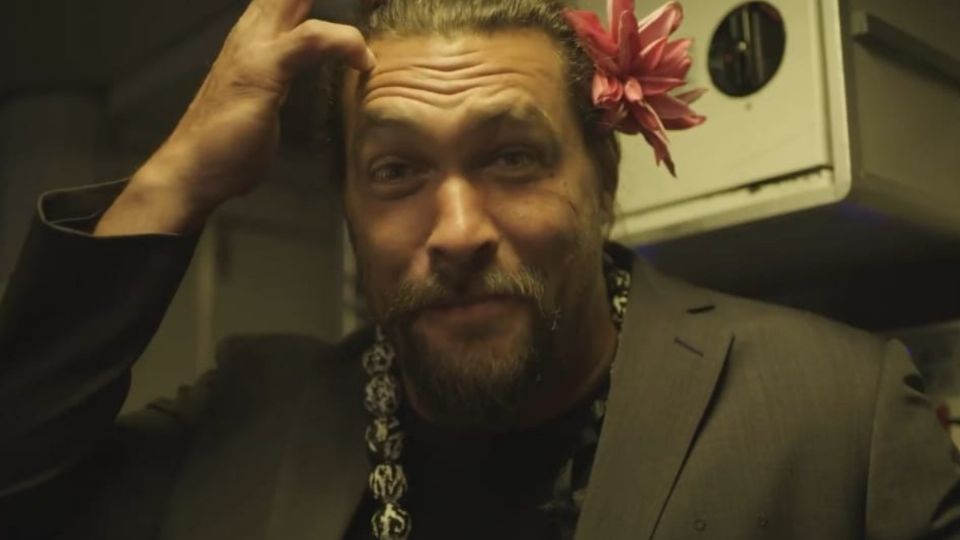 Jason Momoa le dio promoción a su nueva línea de botellas de agua  llamada Mananalu