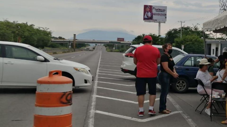 Bloqueo en la autopista para exigir la búsqueda de un trabajador desaparecido.