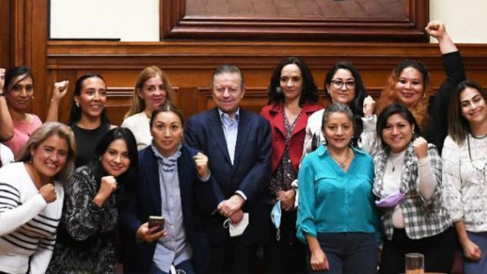 COMPROMISO. El ministro presidente de la SCJN se reunió con el Frente Nacional de Mujeres