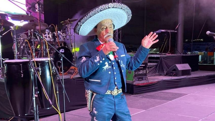 Abuelito ofrece concierto en Zacatecas y nadie va; pero no le importó y cantó como si estuviera lleno el lugar