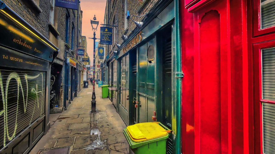 Imagen ilustrativa de callejón en Londres
