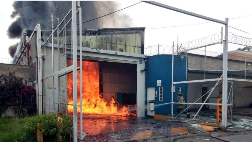 VIDEO | Se registra explosión e incendio en fábrica de la zona industrial de Chilpan, Tultitlán