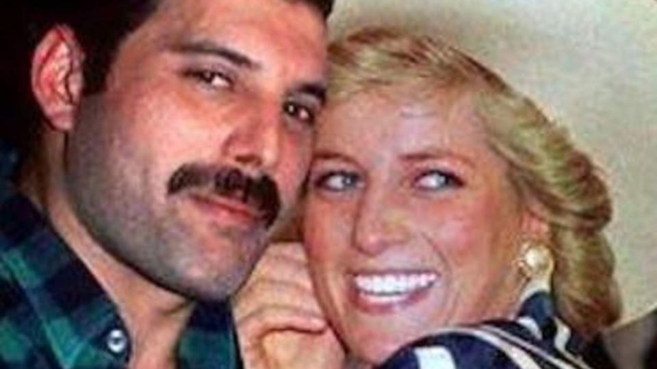 Lady Di decidió pasar desapercibida en una fiesta con Freddie Mercury.  Foto: Especial