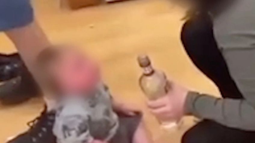 FOTOS: Arrestan a padres que dieron de beber vodka a su bebé