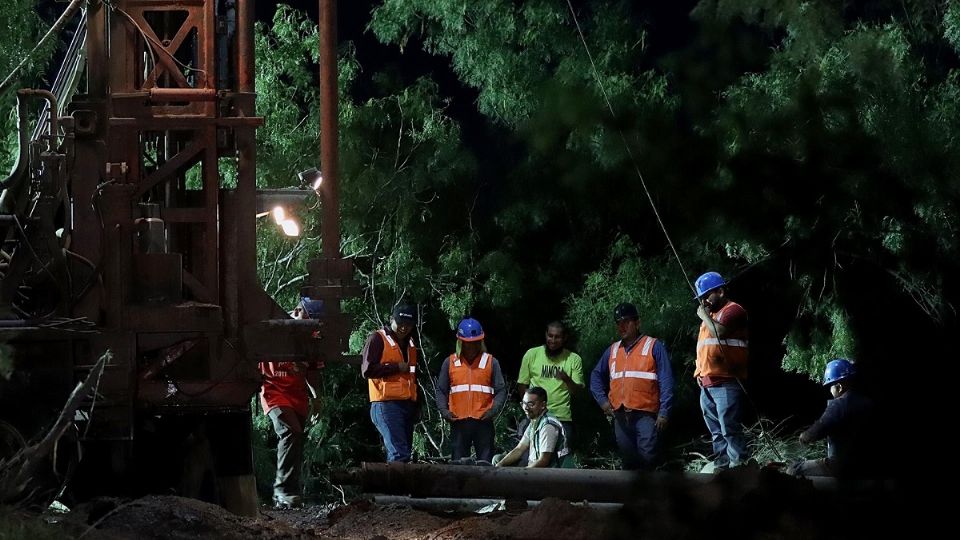 Continúan los trabajos de rescate en mina de Sabinas.