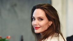 Angelina Jolie demuestra como llevar un pijama y lucir hermosa