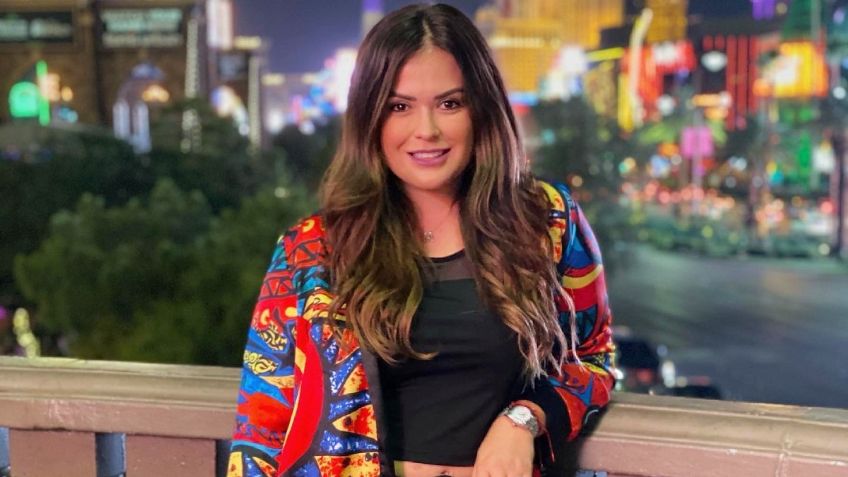 Desde Las Vegas, Mariana Echeverría roba miradas en colorido bikini