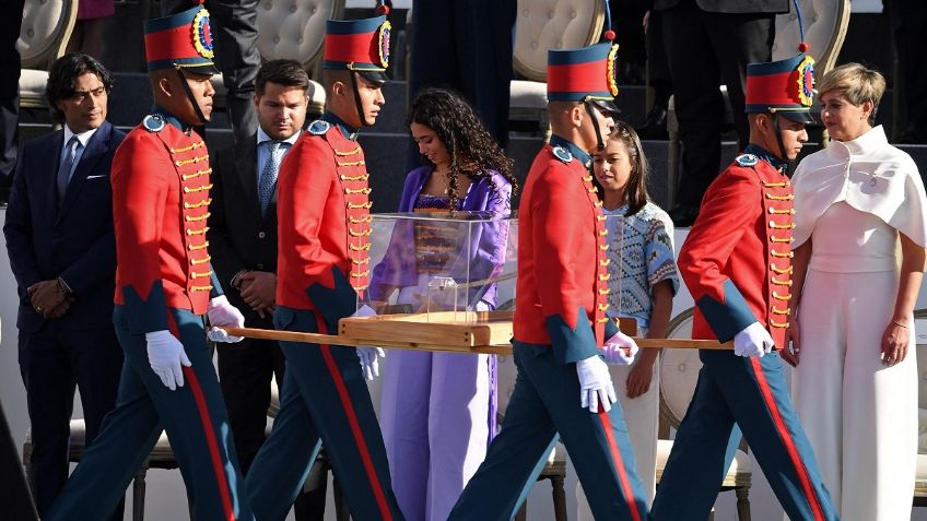 Izquierda española le reclama a Felipe VI y estalla polémica