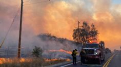 Baja California: Cierran garita de Tecate por fuerte incendio en la frontera