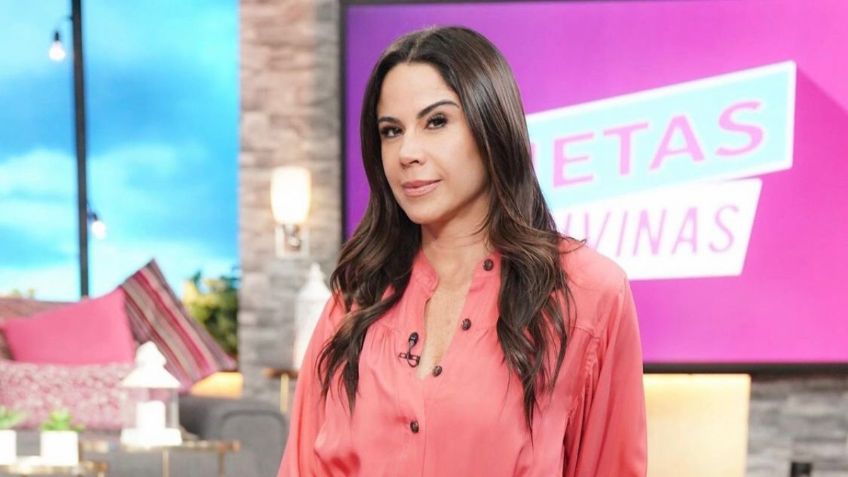 Paola Rojas enamora en “Netas Divinas” con este icónico outfit dorado: FOTOS