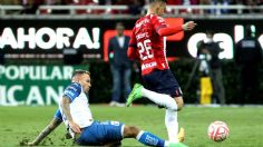 Guadalajara vs Puebla: así fue la terrible lesión de Gustavo Ferrareis cuando disputaba un balón a media cancha