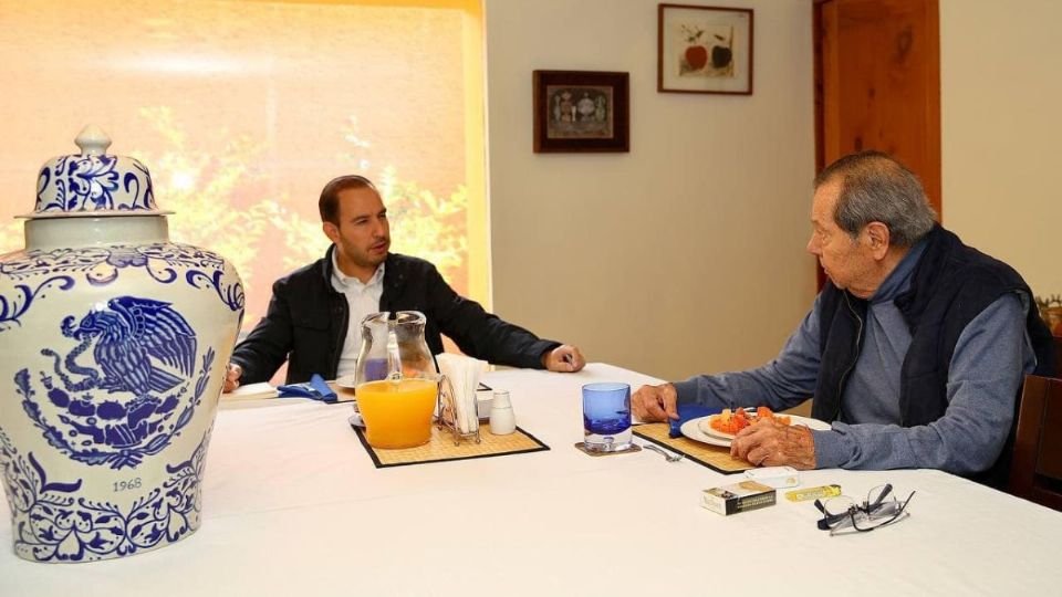 CHARLA. Porfirio Muñoz Ledo recibió en su casa al presidente nacional del PAN, Marko Cortés, con quien habló de temas coyunturales