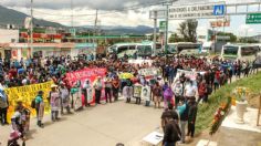 Familiares de los 43 normalistas desaparecidos de Ayotzinapa bloquean la Autopista del Sol