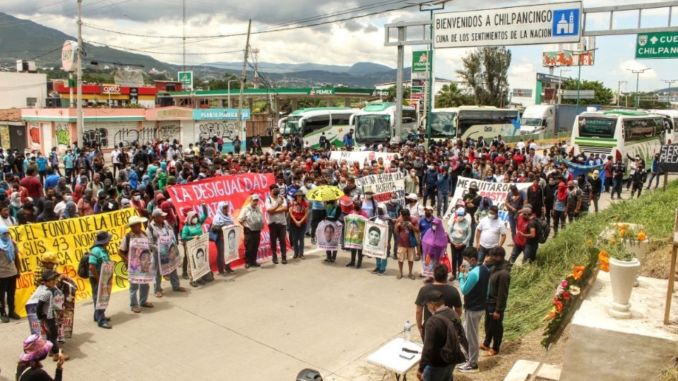 El bloqueo inició el mediodía de este lunes.