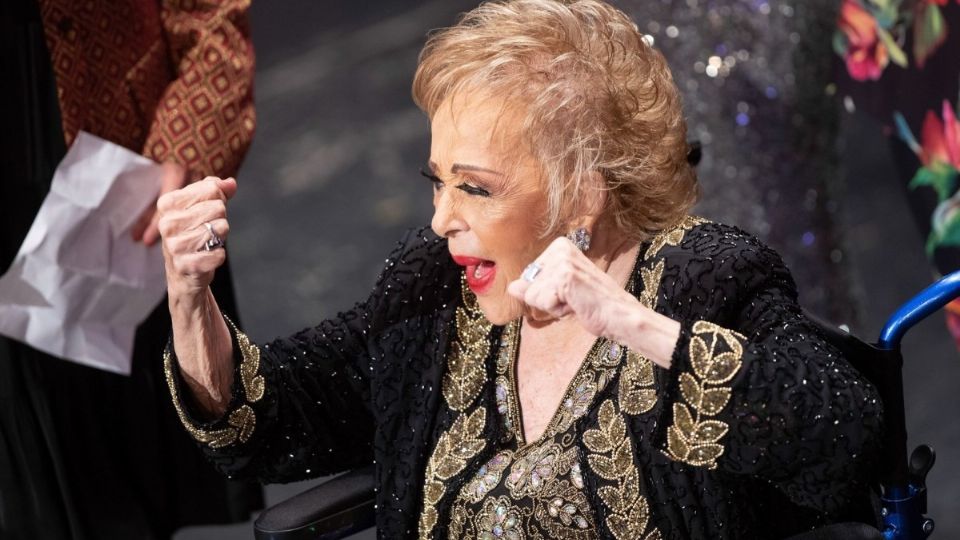 Silvia Pinal recibió sus 91 con música de mariachi