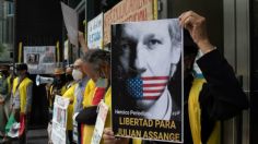 Morena recibe a los familiares de Julian Assange; piden a los senadores interceder con sus pares en EU