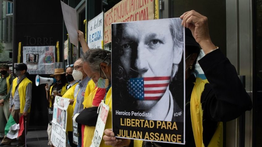 Morena recibe a los familiares de Julian Assange; piden a los senadores interceder con sus pares en EU