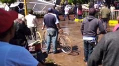 VIDEO I "!Agárrenla!": habitantes de San Martín Texmelucan, Puebla, apedrean a alcaldesa tras colapso de tanque de agua