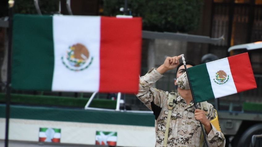 Alteran la bandera de México con colores de Morena en Nayarit y los tunden en redes