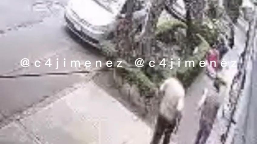 VIDEO | Captan el terrible momento en que apuñalaron en la calle a la mamá de Alvin Mendoza, exjugador del América