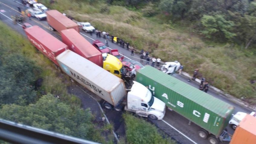 Tragedia en la Autopista Siglo XXI: choque frontal deja 5 muertos y 10 heridos