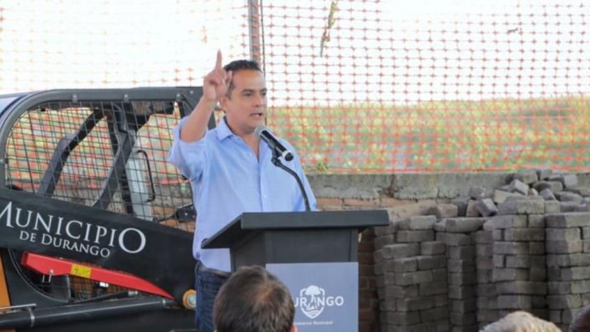 Toño Ochoa inicia programa emergente de bacheo y repavimentación en Durango