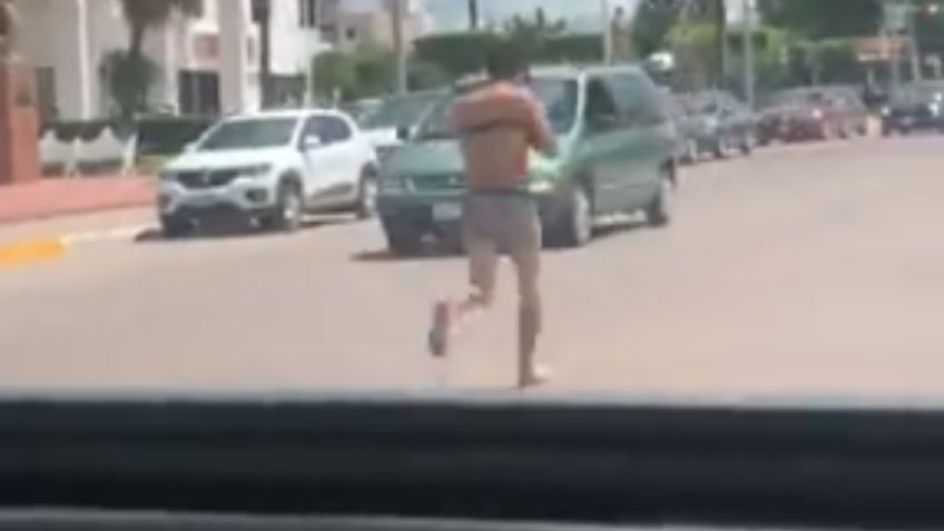 VIDEO | Sinaloa: Linchan a ladrón y lo obligan a caminar desnudo en Guamuchil