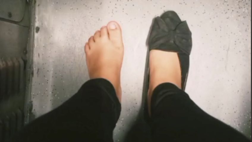 VIDEO | Una joven pierde su zapato en las vías del Metro y graba su desgracia para TikTok