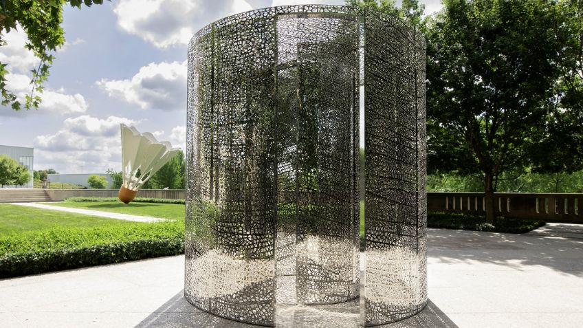 Jan Hendrix inaugura escultura en jardín de Museo de Estados Unidos