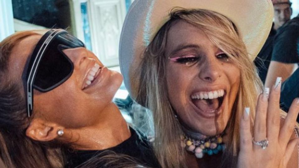 Lele Pons incluye a Paris Hilton entre sus damas de honor