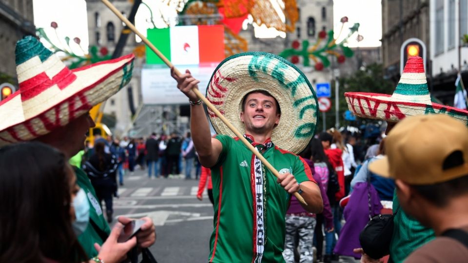 Los ciudadanos soportaron la lluvia y el frío durante el festejo patrio