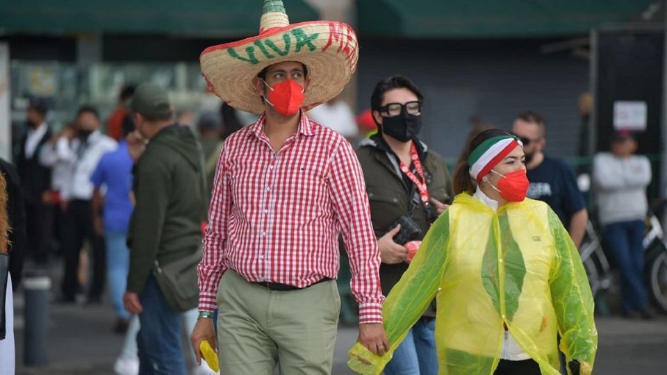 Los habitantes se dieron cita desde temprano para disfrutar de la verbena por la celebración del inicio de la Independencia de México
