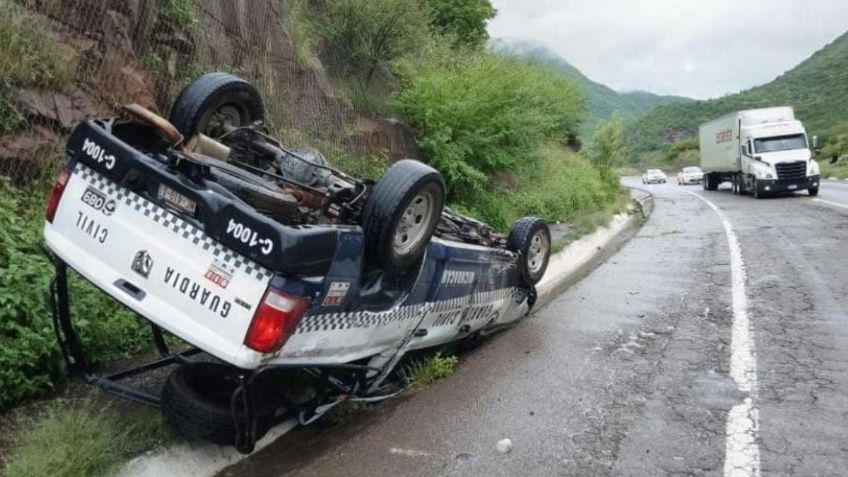 Vuelca patrulla de la Guardia Civil en la Autopista Siglo XXI