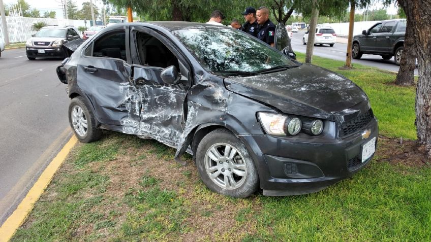 Otro choque en la curva de la Universidad Autónoma de Aguascalientes