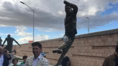 Club Santos inmortaliza a Oribe Peralta con estatua en su honor