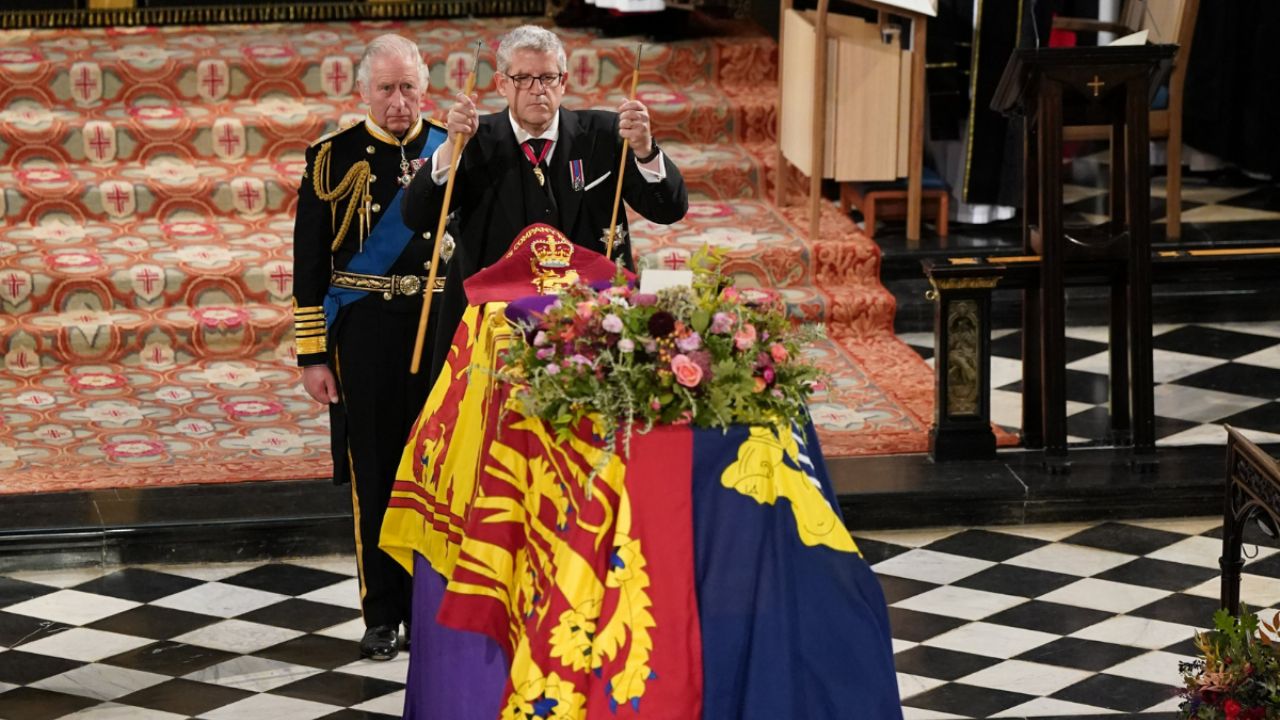 Ltimo Adi S A La Reina Isabel Ii Sepultan A La Monarca En La Cripta