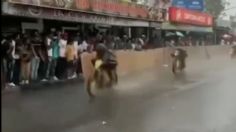 Pese a poderoso huracán, corredores en moto hacen acrobacias y peligrosa carrera bajo la lluvia | VIDEO