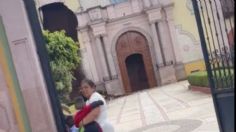 Sismo en Michoacán hace tronar una iglesia mientras feligreses oran en plena calle | VIDEO