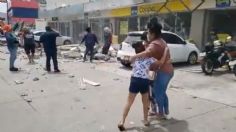 VIDEO | El momento en que cae la barda de Coppel en Manzanillo que cobró la vida de una persona