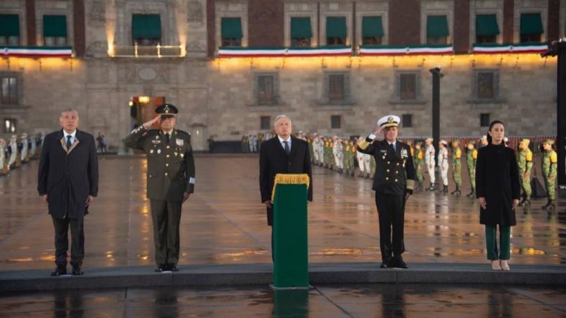 AMLO y funcionarios federales encabezan la ceremonia en memoria.