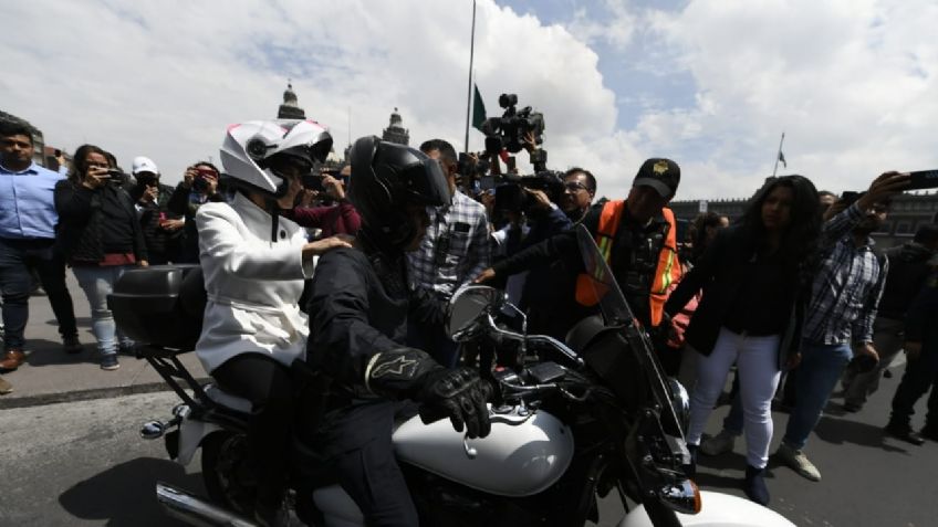 Claudia Sheinbaum se sube a la moto para supervisar Simulacro Nacional 2022