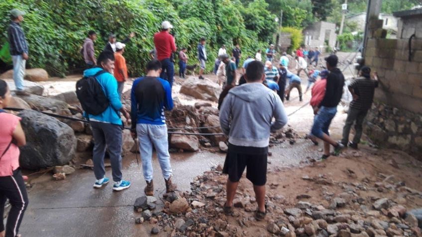 Damnificados de Tlatlaya reciben ayuda por lluvias torrenciales en el Edomex