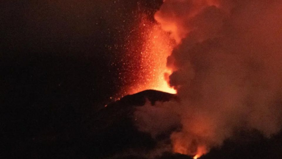 El río de lava que se formó por la erupción se veía desde el espacio.