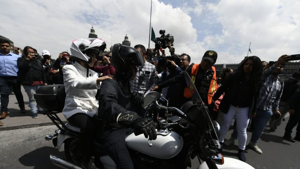 Claudia Sheinbaum se subió a la moto para dirigirse al C5