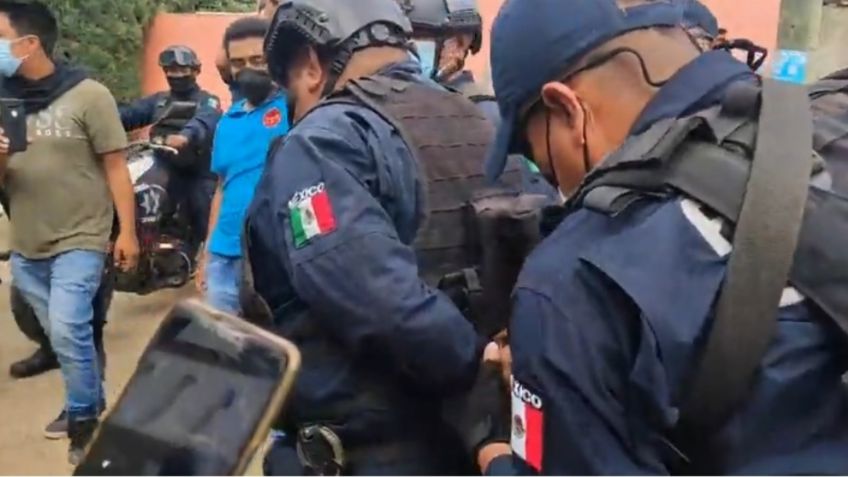 En Oaxaca aseguran a indocumentados y detienen 4 policías que pretendían extorsionarlos