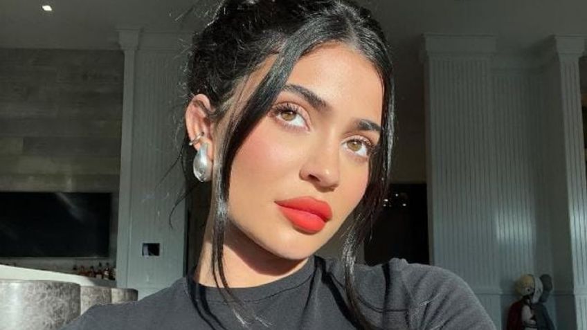 Kylie Jenner renueva la manicura de otoño con diseño XXL y muy colorido